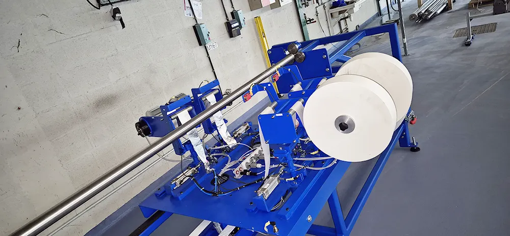 Machine spéciale de fabrication de gaines de calorifugeage pour tubes médicaux