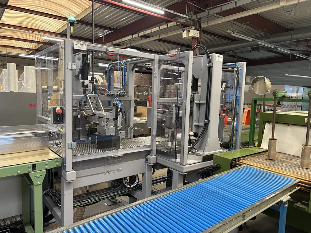 Machine spéciale de découpe des angles de piles de papier d’emballage industriel