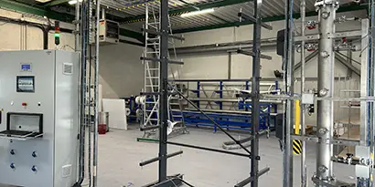 Vue d'ensemble du skid industriel automatisé conçu et fabriqué par TCM