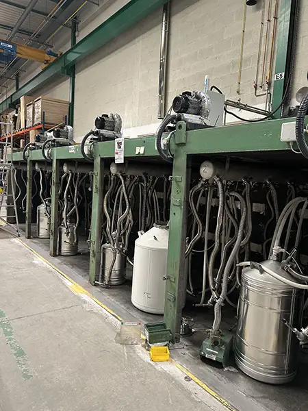 Groupe de pompage sous vide avec récipients cryogéniques et tuyauteries flexibles – installation industrielle rétrofitée par TCM